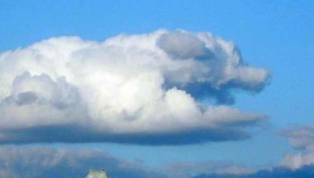 Awan yang mirip dengan anjing. (Foto: Brightside)