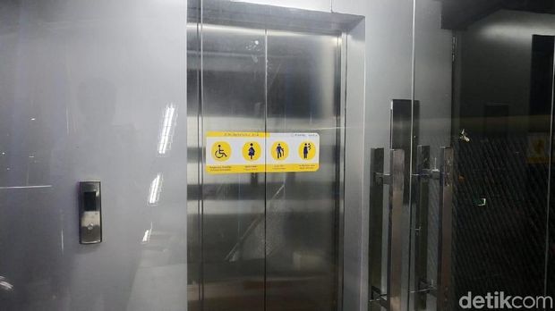 JPO dilengkapi lift