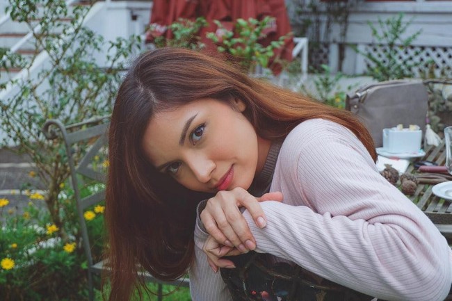 Inilah Dr Marjan Nassiri. Dr Marjan, seperti dikutip FHM, sempat viral beberapa waktu lalu, karena kerap mengunggah foto selfie yang bikin pria salah fokus. Mereka bukannya membicarakan profesinya sebagai dokter gigi, melainkan membahas kecantikannya. Foto: Dok. Instagram @marjpotato