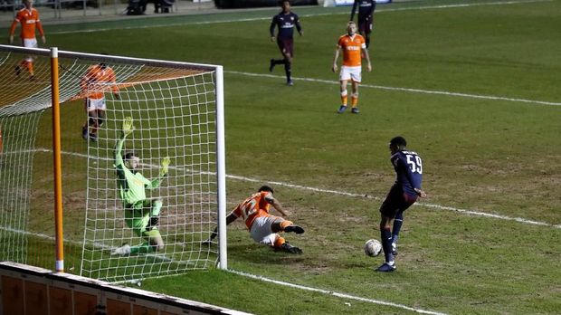 Joseph Willock berhasil mencetak gol ke gawang Blackpool.