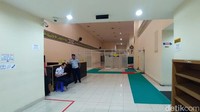 Tempat untuk beribadah juga tersedia di lantai 1.