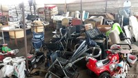 Naik lantai dua dan tiga terdapat berbagai macam furnitur berjejer, mulai dari lemari, kursi, sofa, loker besi, hingga sepeda anak.