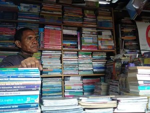 Pedagang Buku di Kwitang dan Senen Bertahan di Era Online