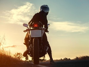 Pemotor yang Ugal-ugalan Pukul Spion di Bali Ditilang