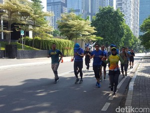 Sebelum Bertolak ke Banten, Sandi Lari Pagi di Jaksel