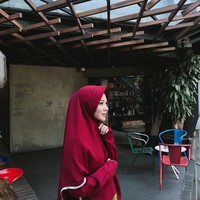 Ayana memiliki gaya yang khas. Ia senang tampil dengan warna warna feminin seperti merah muda, biru muda, hingga broken white. Soal fashion Ayana pernah ungkap dirinya hanya memakai busana yang ia rasa nyaman untuk dipakai. Foto: Dok. Instagram