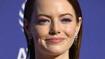 Selalu Cantik, Emma Stone Tampil Berbunga-bunga