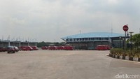 Terminal yang disediakan untuk kendaraan bus sangat luas.
