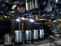 Belanja ke Mal Rongsok, Mal Terunik di Dunia