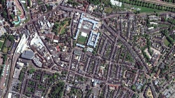 Pernikahan Pangeran Harry dengan Meghan Markle yang disambut antusias oleh warga setempat dan dunia. Foto: Digital Globe