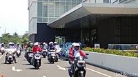 Kegiatan tersebut diselenggarakan dalam rangka mengkampanyekan safety riding atau keselamatan berkendara di jalanan.