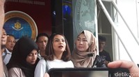 Dia juga mengucapkan permintaan maafnya kepada masyarakat dan kepada pengguna media sosial.  Foto: Hilda Meilisa Rinanda/ detikHOT