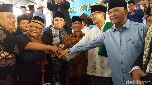 Tak Kampanye di Ponpes, Sandiaga Doakan 2019 Jangan Ngutang Lagi