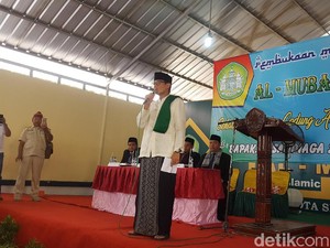Tak Kampanye di Ponpes, Sandiaga Doakan 2019 Jangan Ngutang Lagi