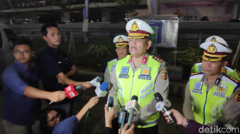 80.000 Mobil Diestimasi Lewati Tol Japek Arah Jakarta Hingga Besok Pagi 80.000 Mobil Diestimasi Lewati Tol Japek Arah Jakarta Hingga Besok Pagi
