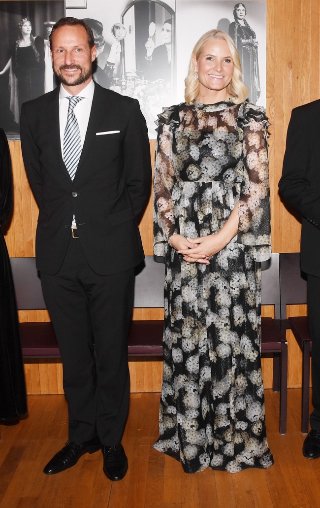 Putri Mette-Marit dari Norwegia berada di posisi lima dengan bujet pakaian US$ 66.314 atau Rp 943 jutaan di tahun lalu. Foto: Dok. Getty Images