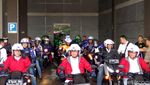 Gaya Menhub Nyetir Motor Konvoi Bareng Ojol di Pulogebang