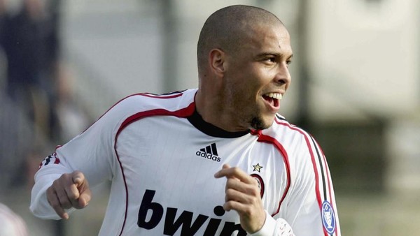 10 Pemain Top Ini Pernah Main di Inter Milan dan AC Milan