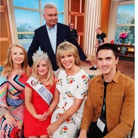 Sebagai ratu kecantikan, Kate punya misi spesial yakni untuk meningkatkan kesadaran publik akan down syndrome dan mendukung orang-orang muda yang berkebutuhan khusus. Foto: Dok. Instagram @kategrantmodel