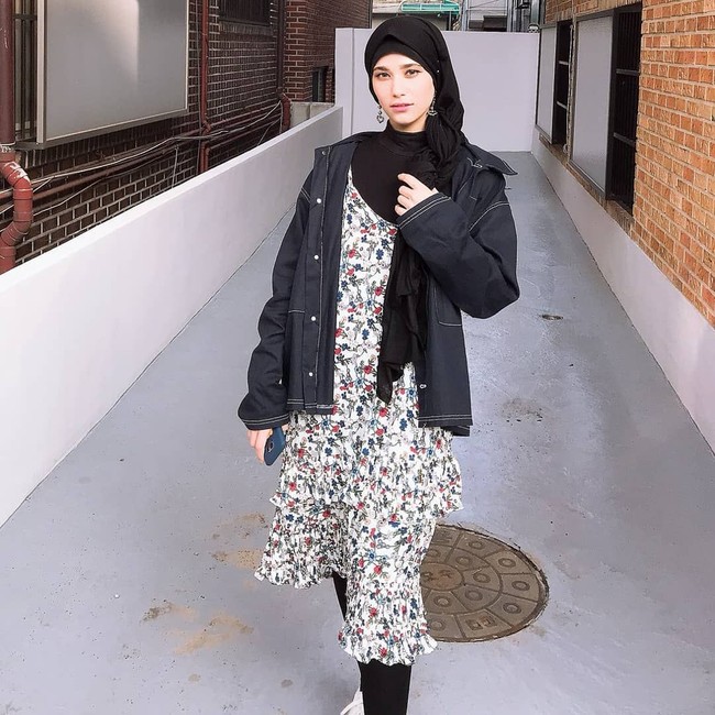 Gaya Kim Miso sehari-hari memang tak terlihat seperti orang Arab. Justru Kim Miso bergaya ala Idol Korea seperti menggunakan aksesori topi hingga anting-anting. Foto: Dok. Instagram