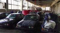 Dari 11 mobil ini sepuluh di antaranya adalah sedan dan satu berjenis MVP. Kesebelas mobil tersebut berada di kota Blagoevgrad, Bulgaria. Foto: Motor1