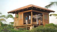 Beralih ke utara Acapulco, Meksiko, ada Playa Viva yang menawarkan penginapan rumah pohon dengan fasilitas lengkap dan ramah lingkungan (Randolph Langenbach/Playa Viva/CNN)