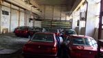 BMW Dibiarkan Berdebu di Dalam Gedung Tua