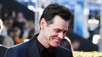 Pelukan dan Ciuman Jim Carrey kepada Kekasih Mudanya