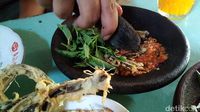 Pedas Gurih Belut Sambal Korek Bikinan Mak Rumi