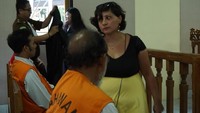 Alih-alih menghormati persidangan, Taqaddas malah menyemprot hakim. Taqaddas memarahi hakim karena sidangnya kembali ditunda satu pekan. Yang Mulia apakah saudara sadar saya sudah berapa lama di negara ini, saya hampir 12 bulan! Saya juga sudah lama tidak ketemu keluarga saya, ini tidak fair, ujar Taqaddas menyemprot hakim dengan nada tinggi.