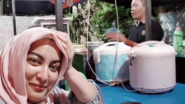 Pecel Ayam, Nasi Kebuli hingga Kari Kambing, Makanan Favorit Jane Shalimar