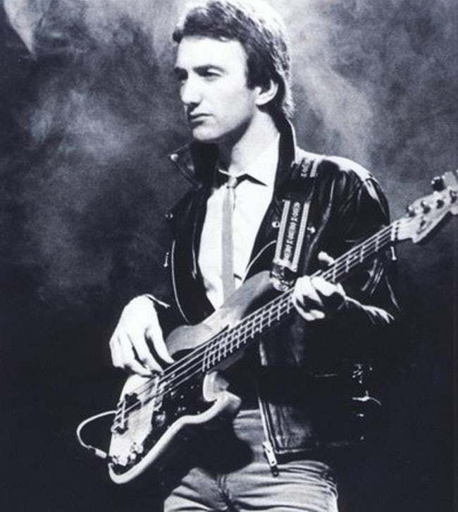 John Deacon merupakan personel band tersukses sepanjang masa, Queen. Setelah kematian sang vokalis Freddie Mercury pada 1991, John pun pensiun dari dunia musik. Foto: Getty Images