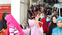 Kejadian ini juga membuat jalan Jatibaru sedikit tersendat.
