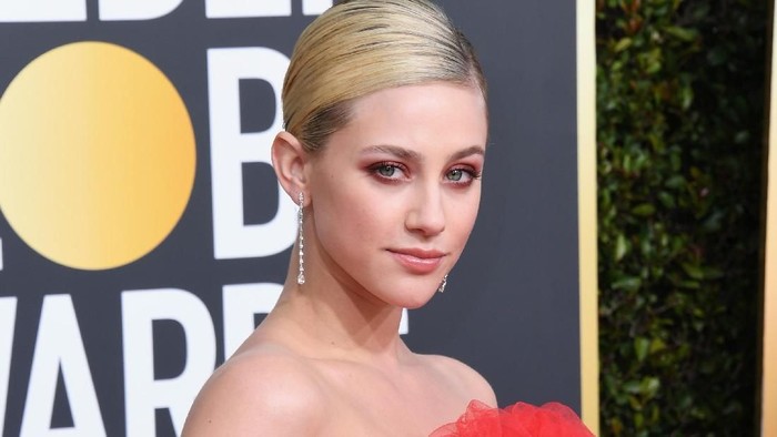 BEVERLY HILLS, CA - JANUARY 06:  Lili Reinhart  attends the 76th Annual Golden Globe Awards at The Beverly Hilton Hotel on January 6, 2019 in Beverly Hills, California.  (Photo by Jon Kopaloff/Getty Images)