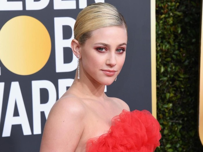 BEVERLY HILLS, CA - JANUARY 06:  Lili Reinhart  attends the 76th Annual Golden Globe Awards at The Beverly Hilton Hotel on January 6, 2019 in Beverly Hills, California.  (Photo by Jon Kopaloff/Getty Images)