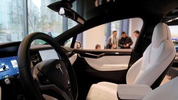 “Mobil yang terjangkau memang harus dibuat di benua yang sama dengan wilayah konsumen,” tulis Elon dalam tweet-nya belum lama ini. Foto: Reuters
