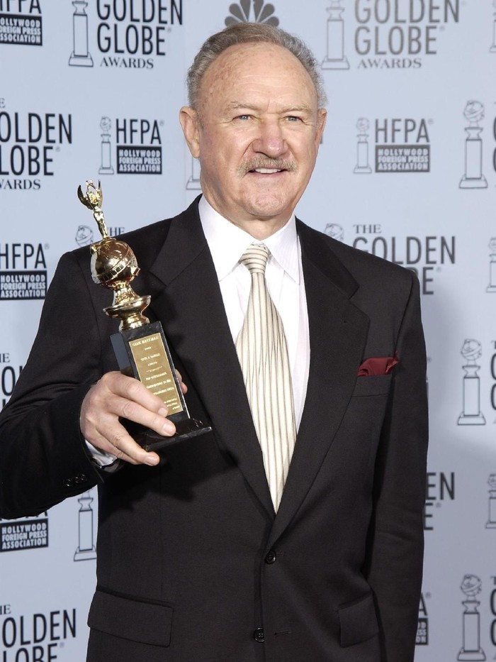 BEVERLY HILLS, CA - JANUARY 19:  Actor Gene Hackman poses with his Cecil B. Demille Award backstage during the 60th Annual Golden Globe Awards at the Beverly Hilton Hotel on January 19, 2003 in Beverly Hills, California.  (Photo by Robert Mora/Getty Images)