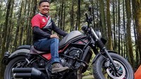 Anggota Rebellion Owner Community (ROC) Indonesia ini menyebutkan memang perubahan yang dilakukan pada motornya terbilang sederhana. Namun menurut dirinya, dengan perubahan sederhana ini mampu membuat Honda Rebel ini kian sempurna.