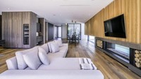 Rumah ini menggabungkan desain modern nan mewah dengan teknologi rumah pintar hemat energi. Istimewa/Sky Photography LA/Inhabitat.