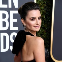 Agar suaranya mirip dengan Donatella, Penelope intens berlatih dengan guru vokal. Kami latihan berbulan-bulan hingga pitch suara saya sama dengan Donatella. Aku juga mendengar rekamannya suaranya dari tahun 80an dan 90an, ungkap Penelope. (Foto: Getty Images)