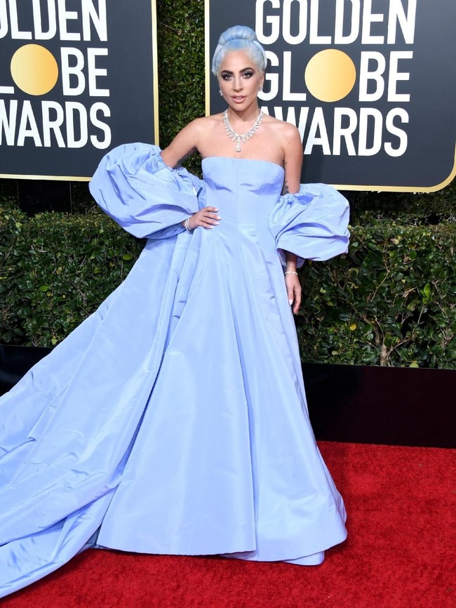 Tentu saja ini bukan Golden Globes pertama bagi Lady Gaga. Pada 2016 lalu, ia membawa pulang piala Golden Globes untuk kategori aktris terbaik film TV untuk perannya di American Horror Story. Foto: Getty Images