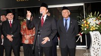 Bambang Soesatyo menyampaikan sambutannya dan berharap ruangan ini dapat membantu masyarakat.