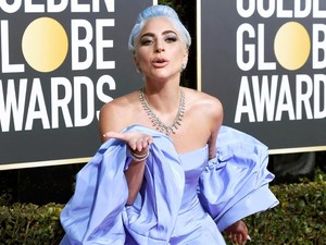 Foto: Glamornya Lady Gaga di Red Carpet Golden Globes 2019