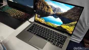 Laptop Dell yang akan diumumkan pun turut dipamerkan. Foto: detikINET/Adi Fida Rahman