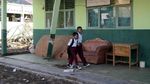 Anak-anak Korban Tsunami Sekolah di Tenda Darurat