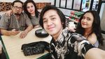 Arbani Yasiz, Pemain Sinetron Ganteng yang Hobi Makan Bareng Keluarga