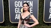 Anne Hathaway juga kerap terlibat dalam beragam acara-acara penting bertemakan perempuan, mulai dari sektor ekonomi hingga budaya. Foto: Frazer Harrison/Getty Images