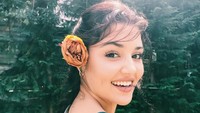 Artis cantik Turki, Hande Ercel tidak hanya sibuk di dunia hiburan saja. Dia juga meluangkan waktu untuk jalan-jalan. (handemiyy/Instagram)