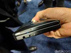 Melihat Cosmo Communicator yang Mirip Ponsel Legendaris Nokia