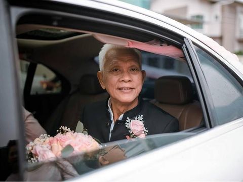 Rayakan 50 Tahun Pernikahan, Pasangan yang Menikah Lagi Ini Viral